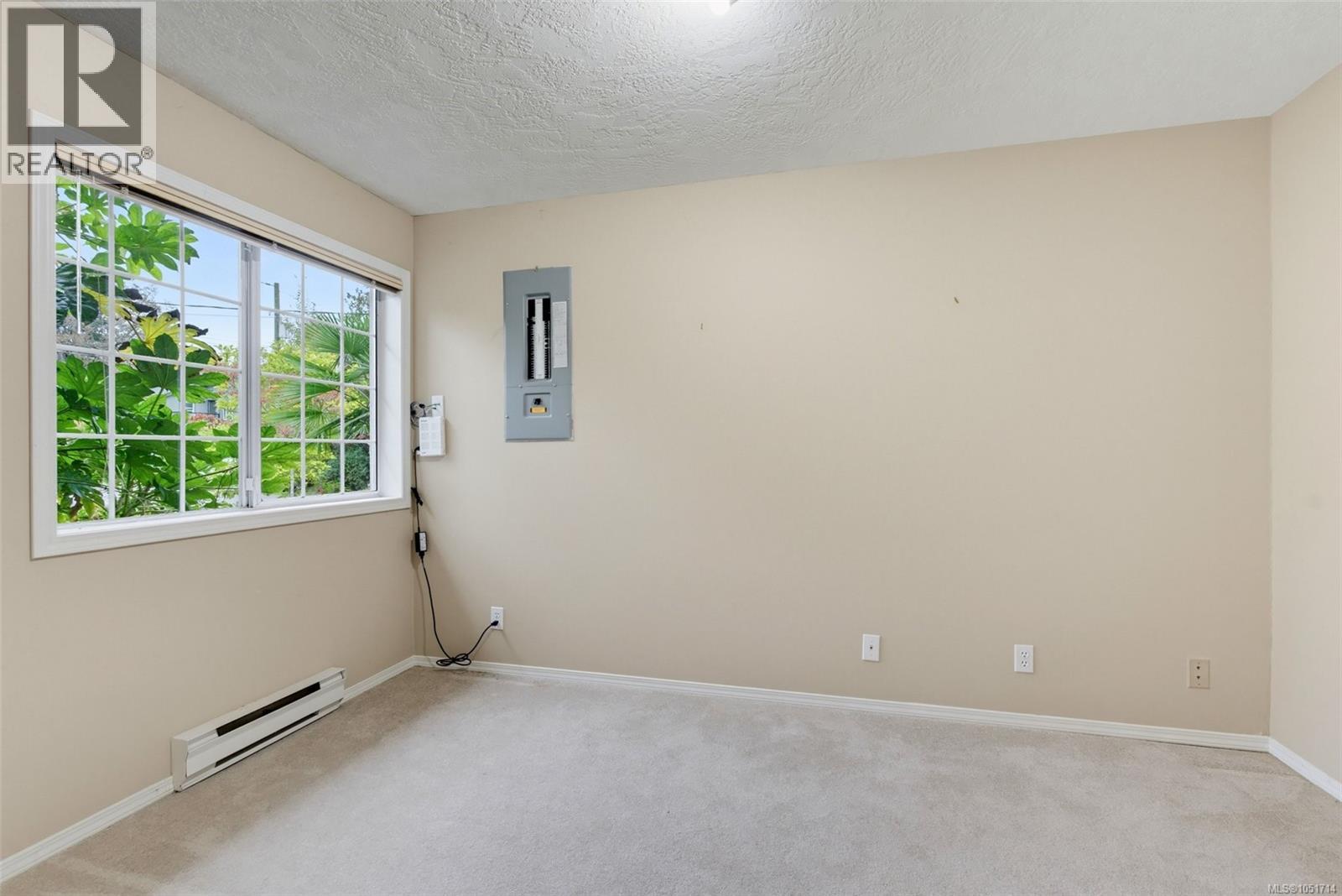 975 Annie St Property Photo 30