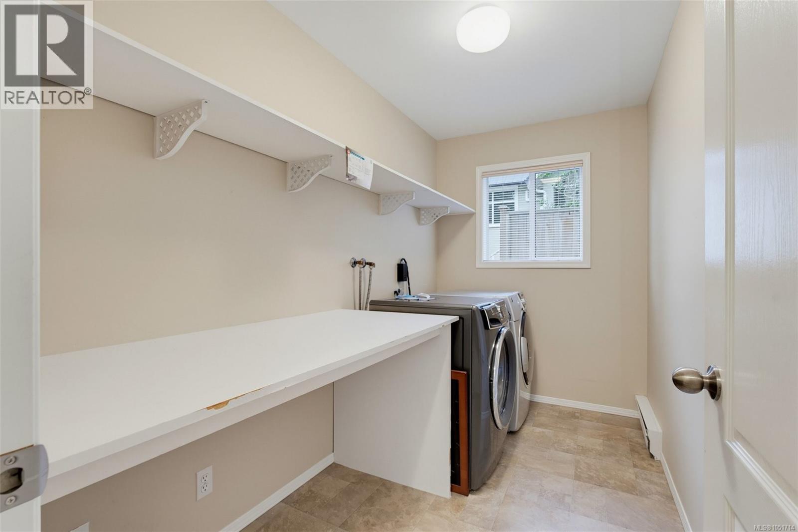 975 Annie St Property Photo 31