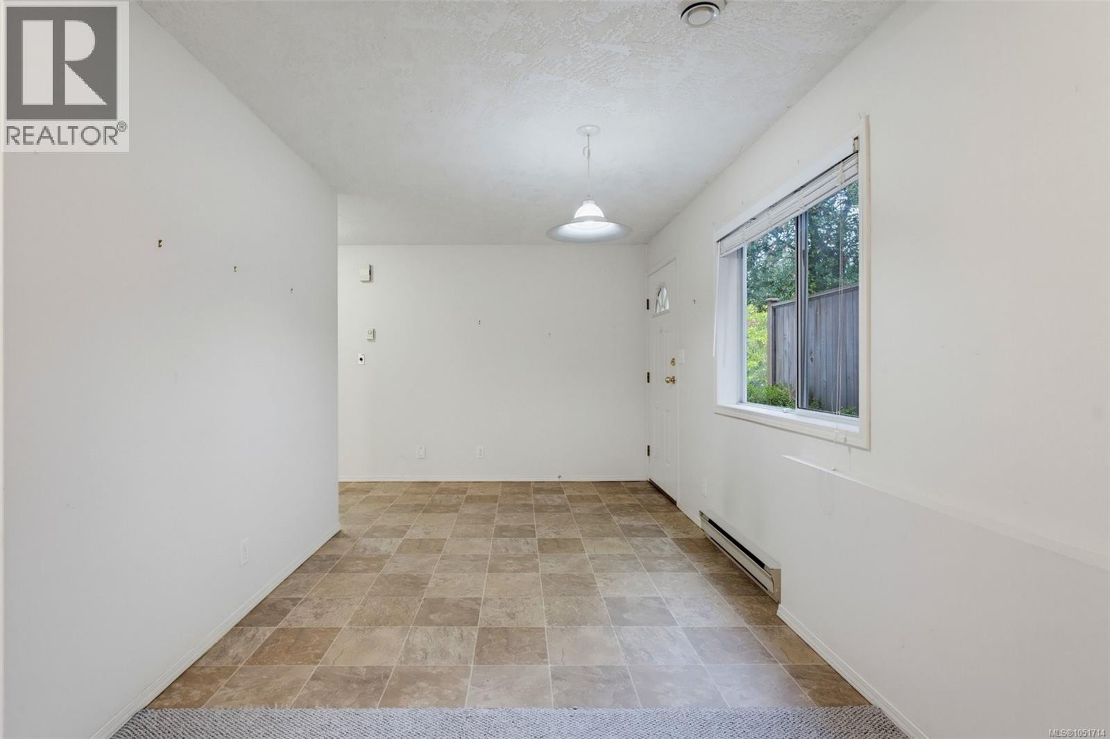 975 Annie St Property Photo 34