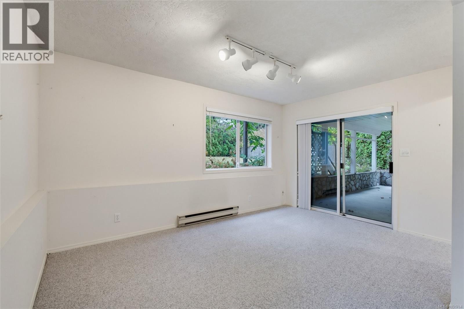 975 Annie St Property Photo 36
