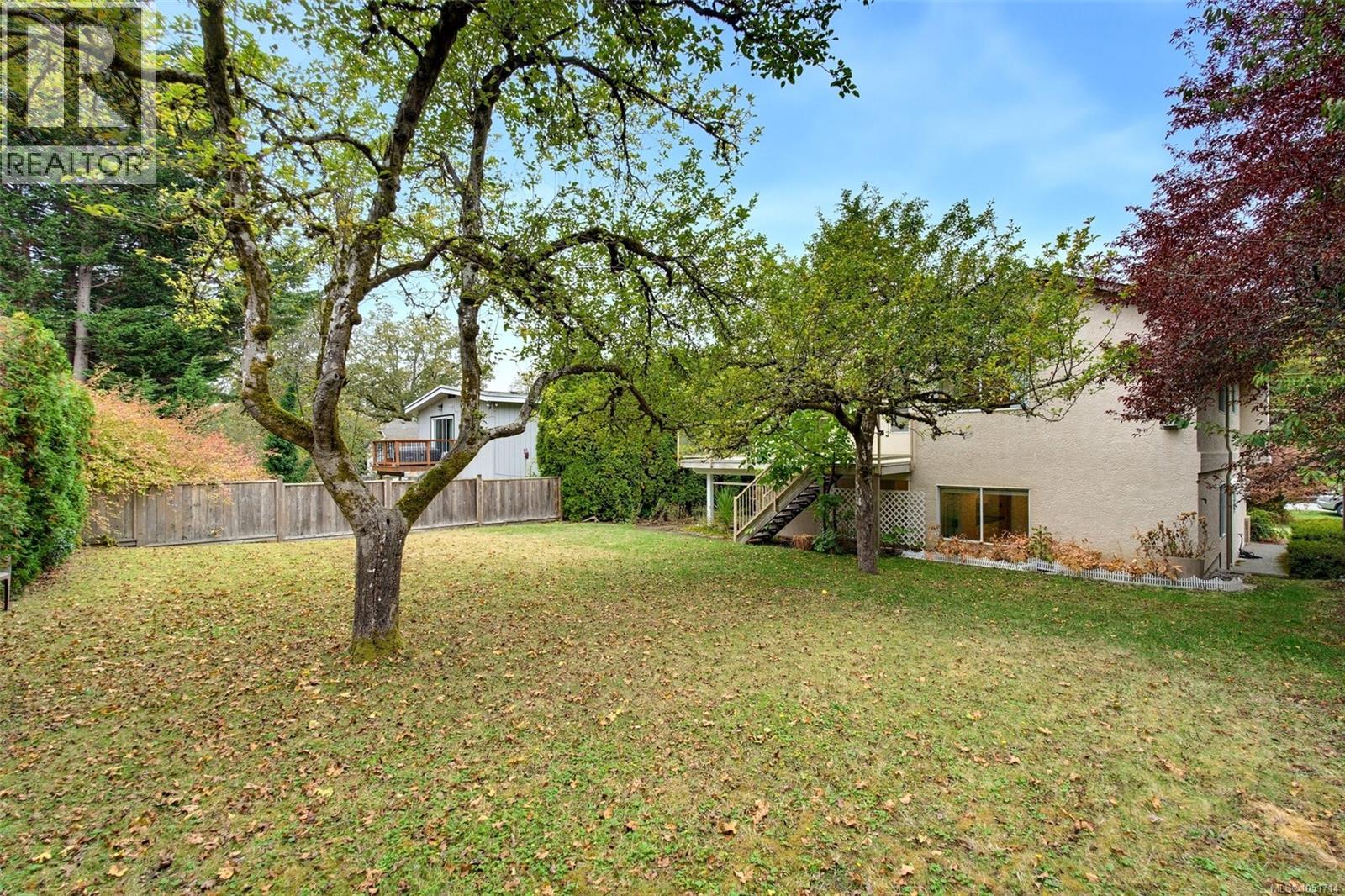975 Annie St Property Photo 42