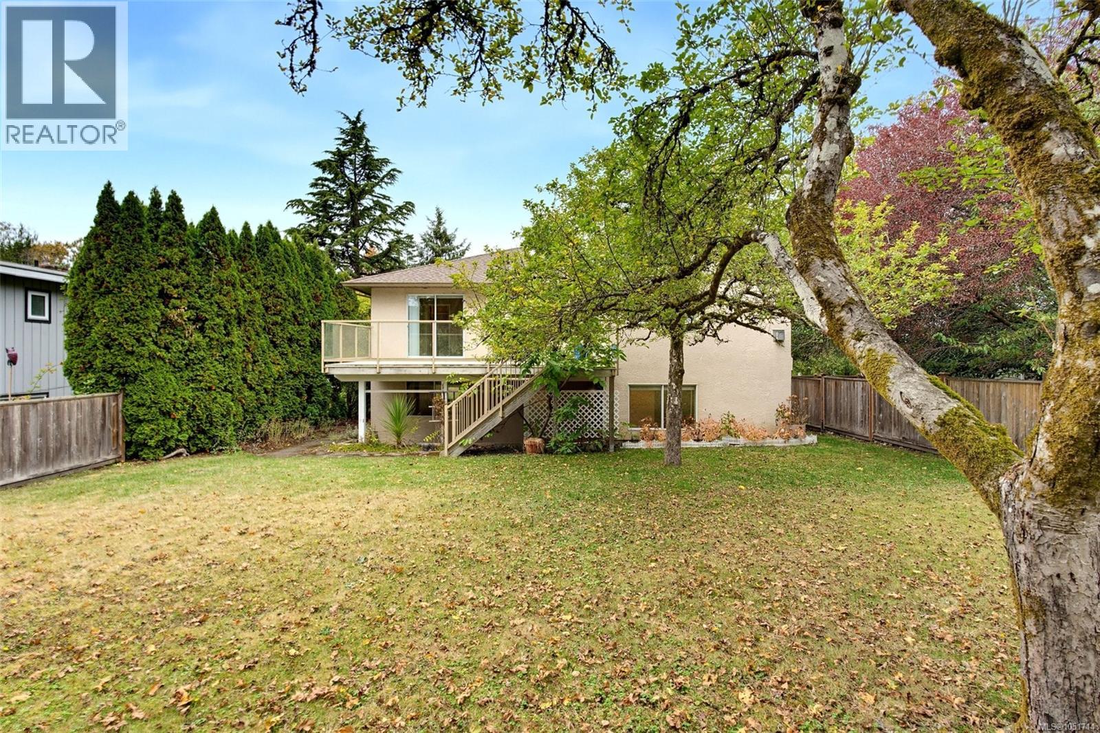 975 Annie St Property Photo 43