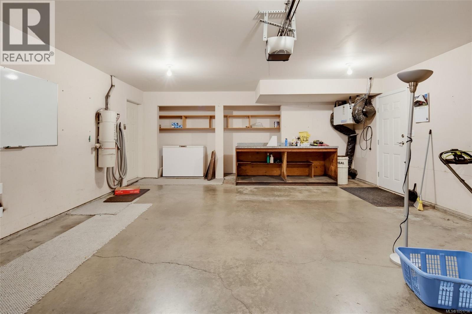 975 Annie St Property Photo 46