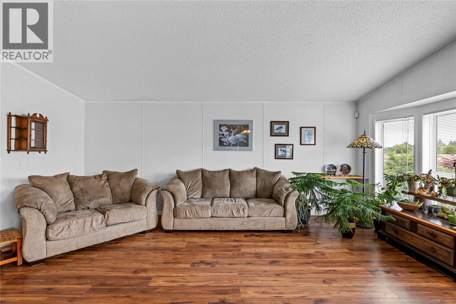 1948 Valley Oak Dr Property Photo 6