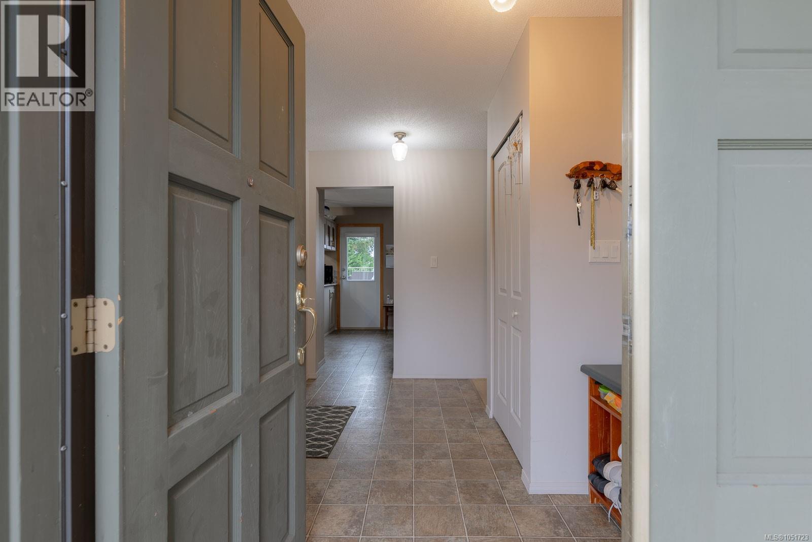 551 Birch St S Property Photo 14