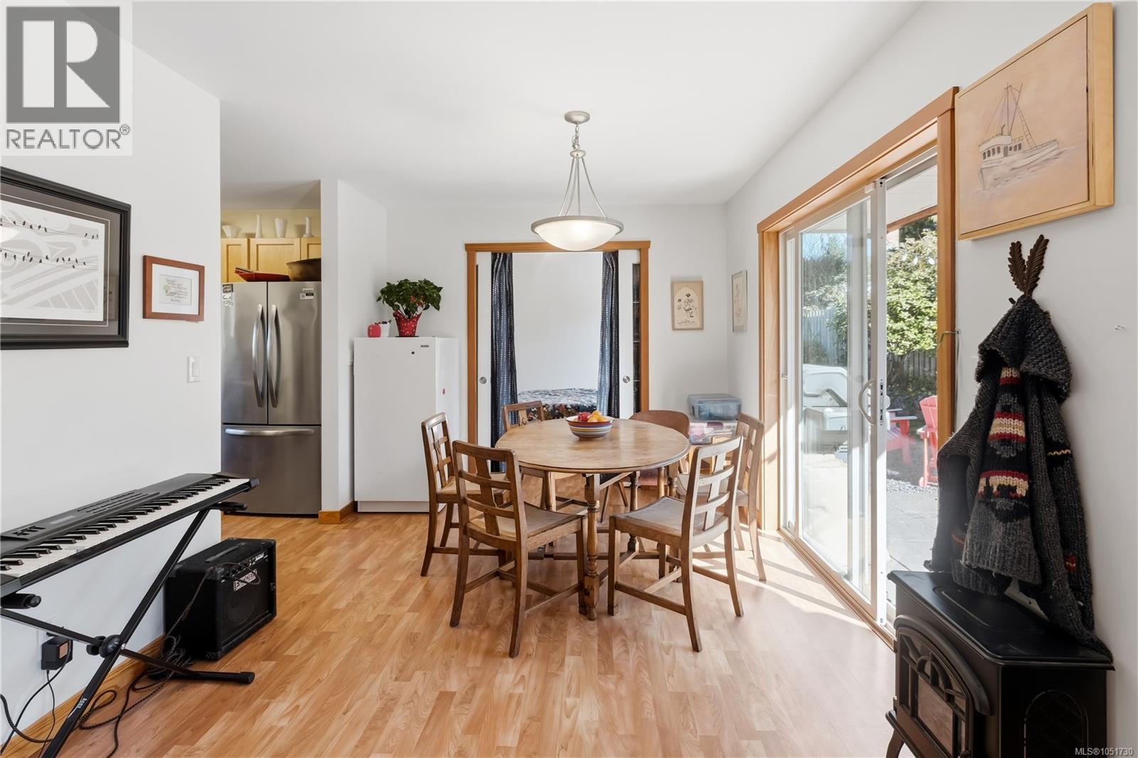 3 1626 Holly Cres Property Photo 15