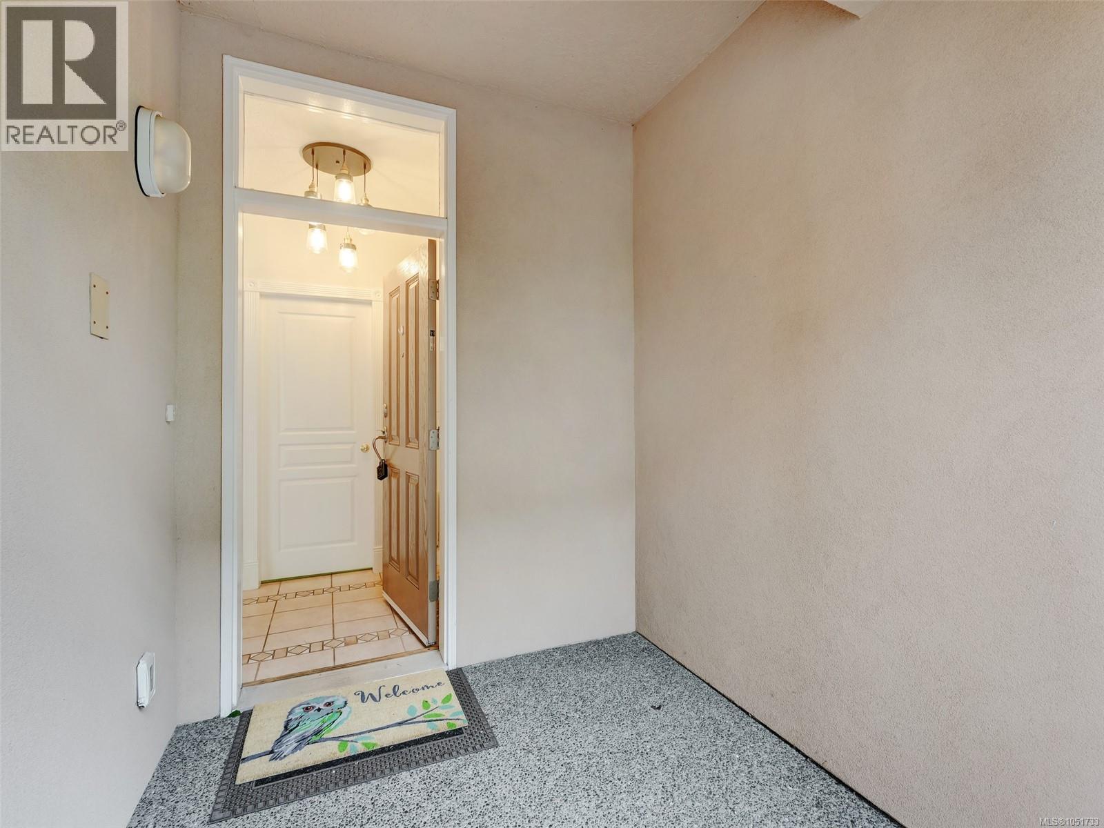 104 75 Songhees Rd Property Photo 4