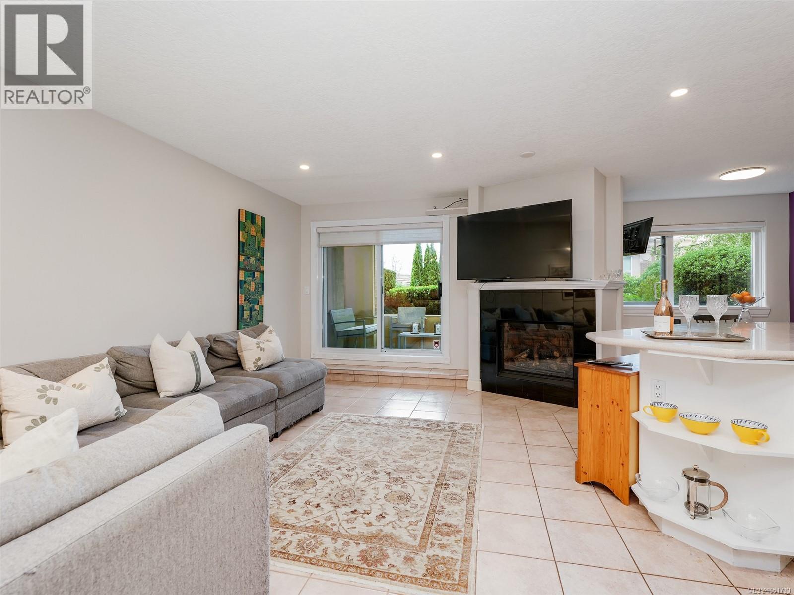 104 75 Songhees Rd Property Photo 14