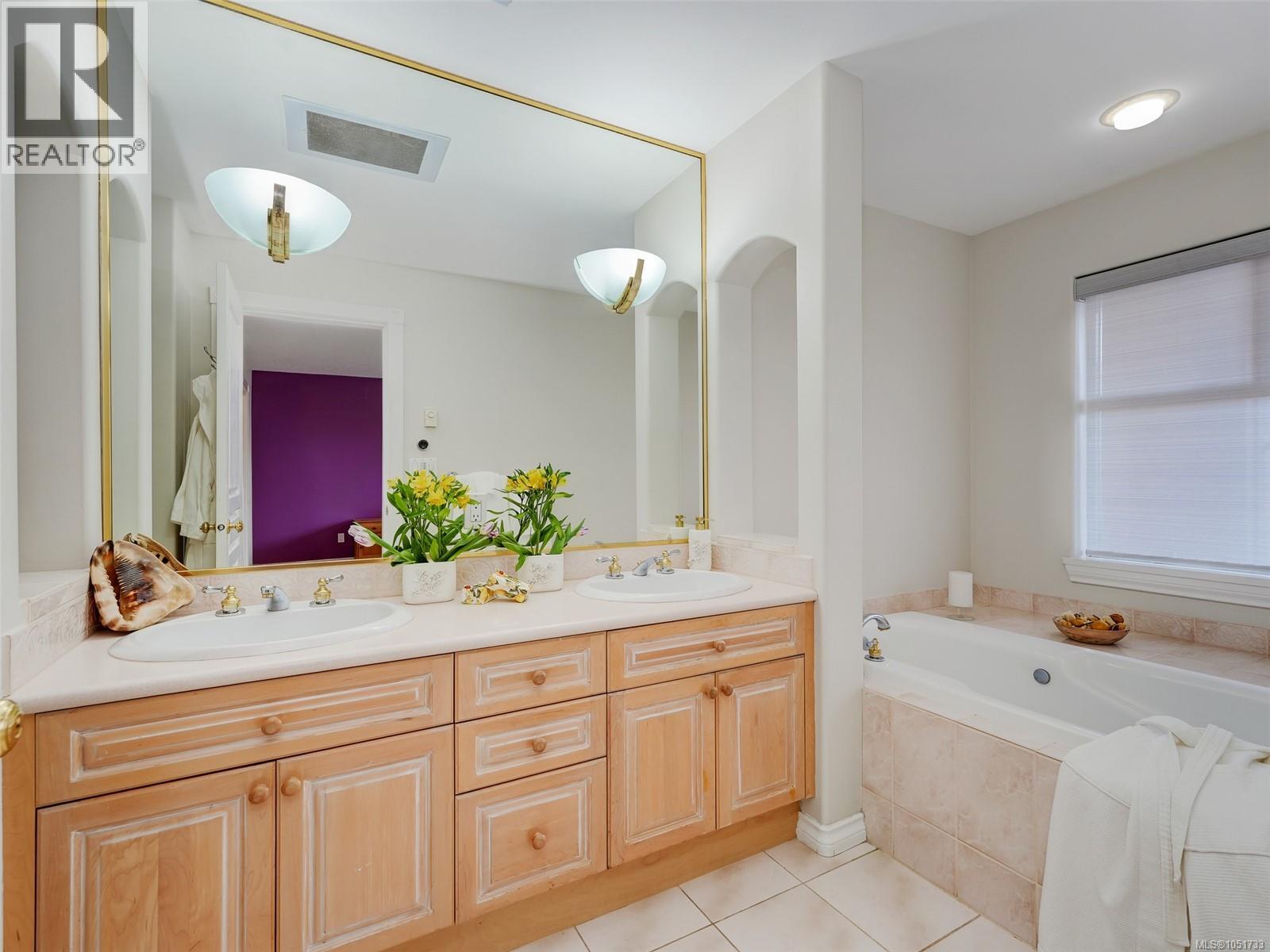 104 75 Songhees Rd Property Photo 19