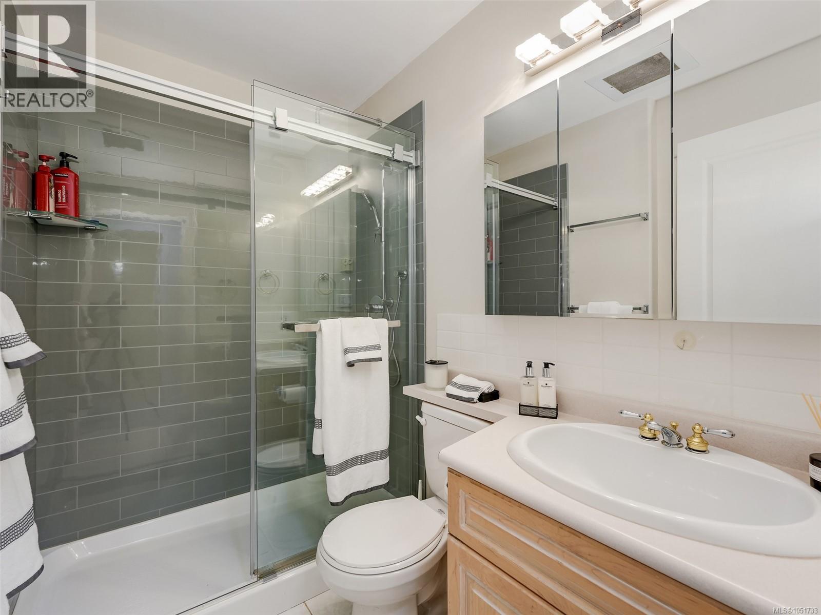 104 75 Songhees Rd Property Photo 27