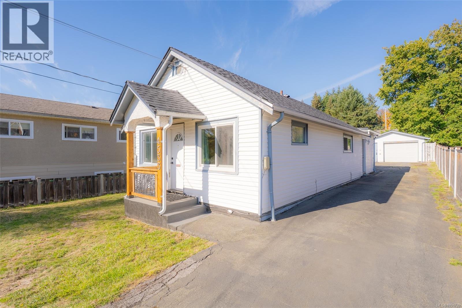 4533 Lathom Rd Property Photo 2