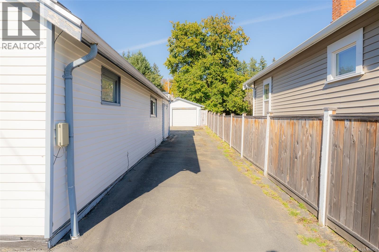 4533 Lathom Rd Property Photo 22