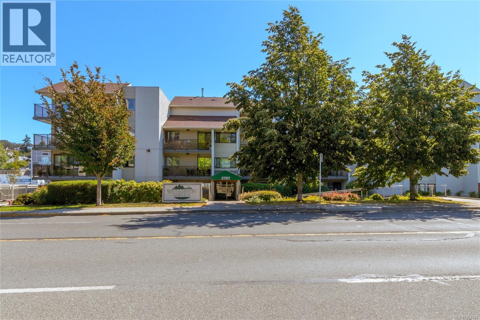 404 2757 Quadra St Property Photo 14