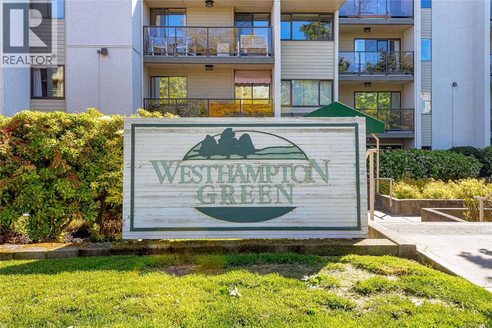404 2757 Quadra St Property Photo 15
