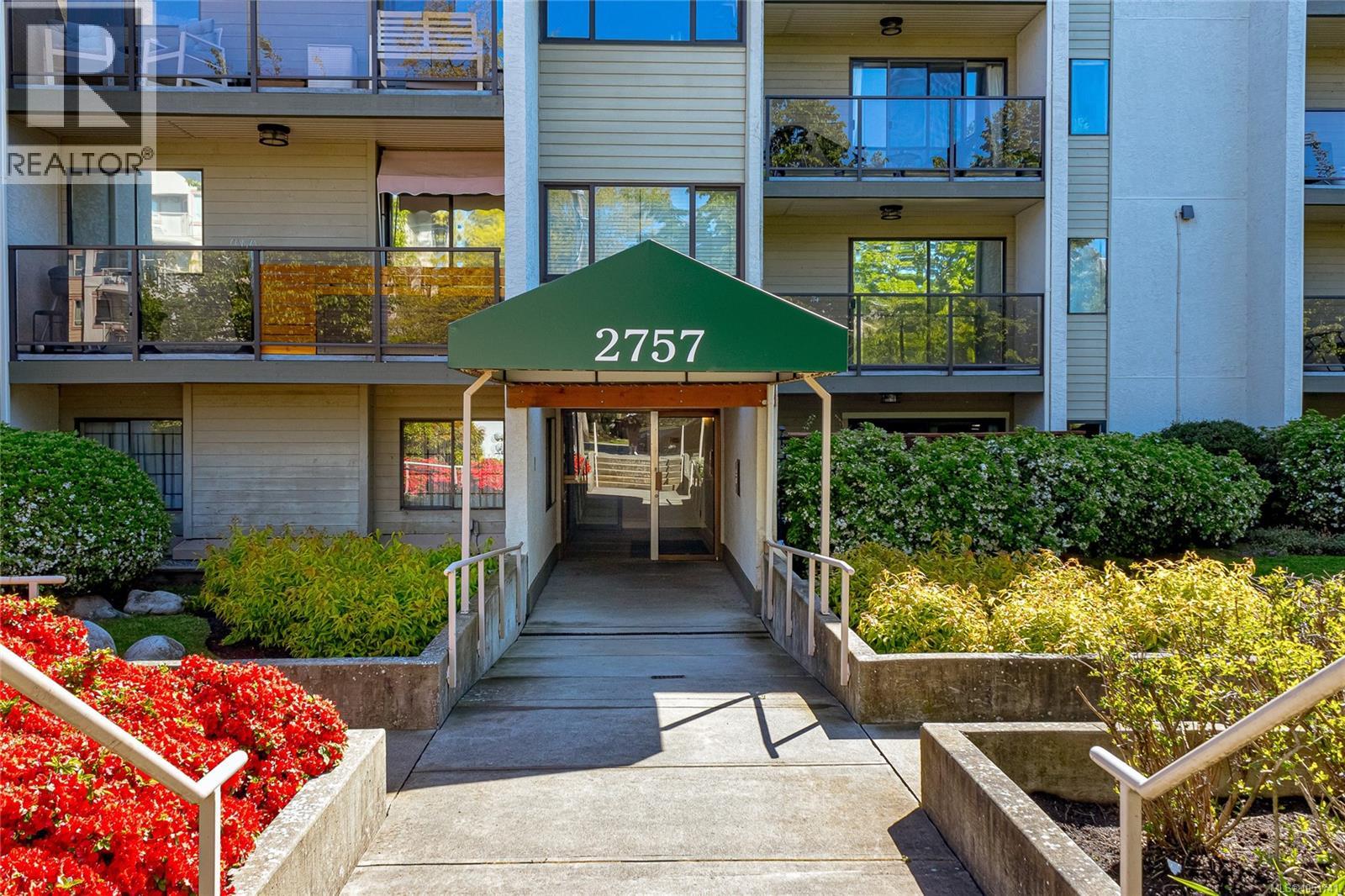 404 2757 Quadra St Property Photo 16