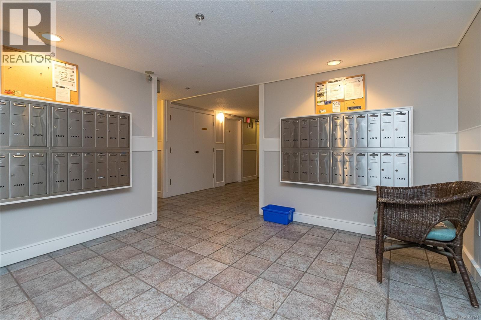 404 2757 Quadra St Property Photo 17