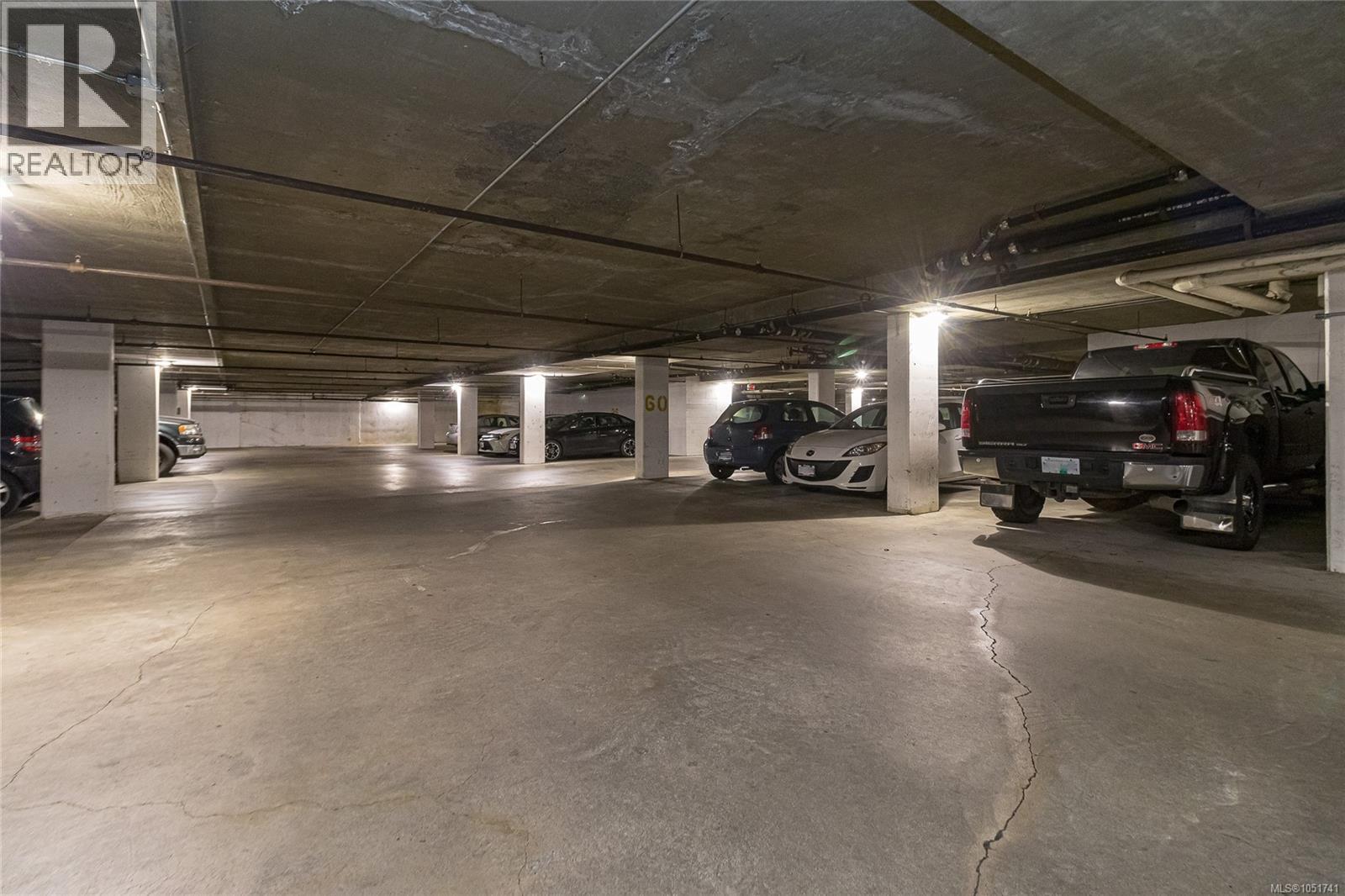 404 2757 Quadra St Property Photo 20