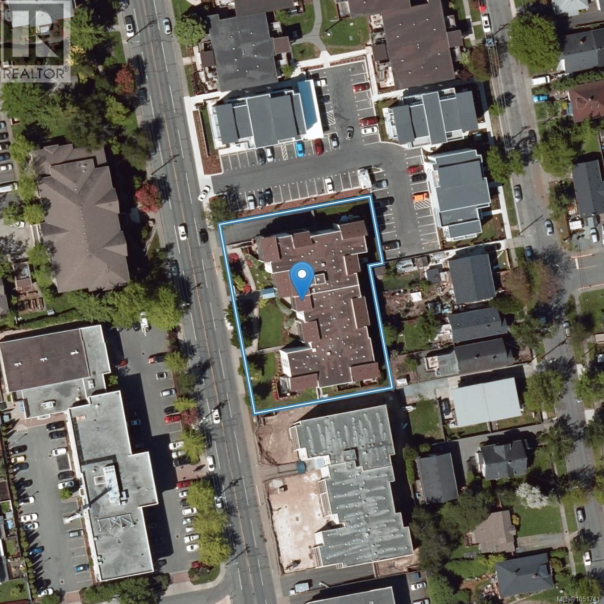 404 2757 Quadra St Property Photo 23