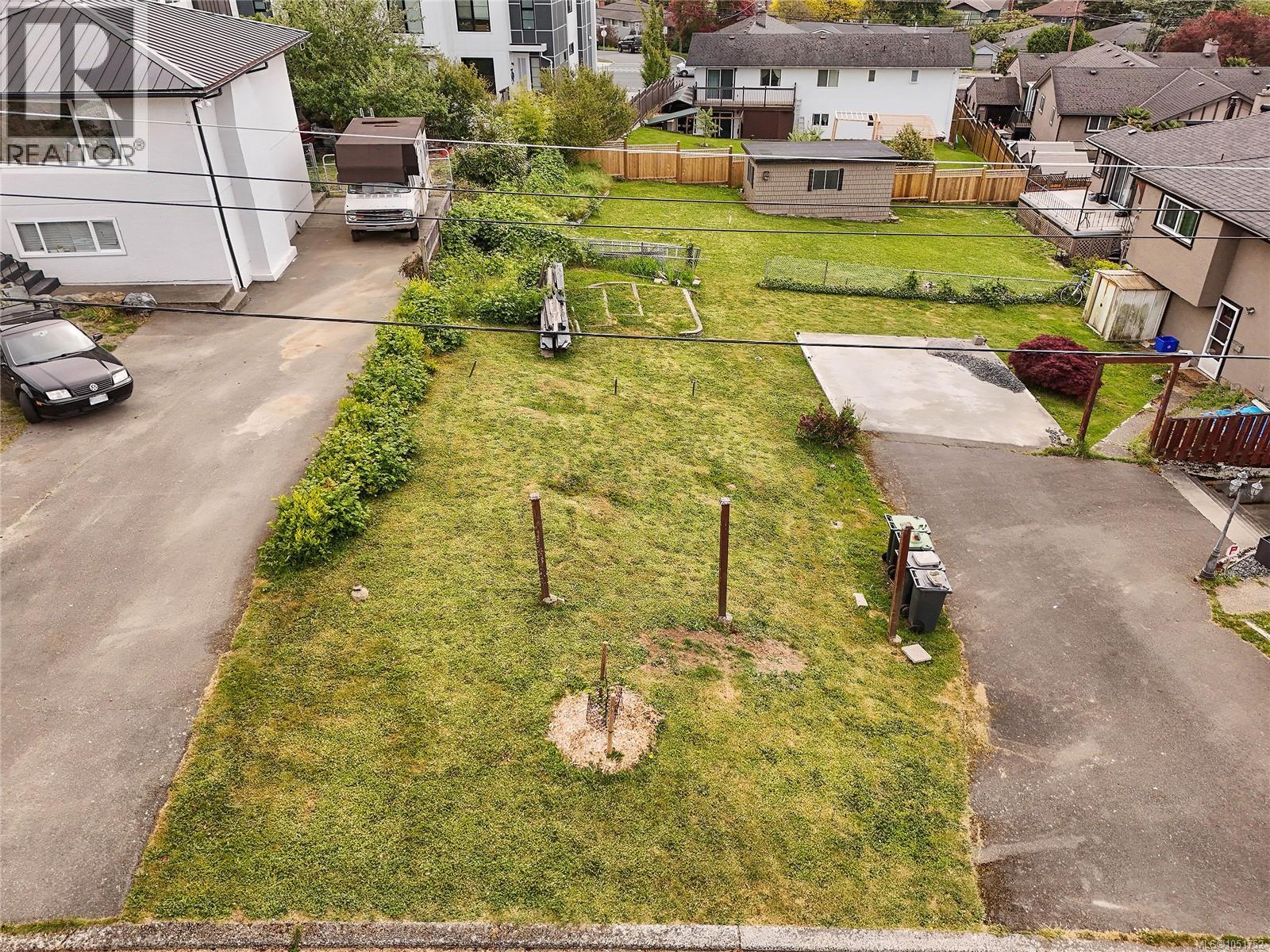 1079 Gosper Cres Property Photo 4