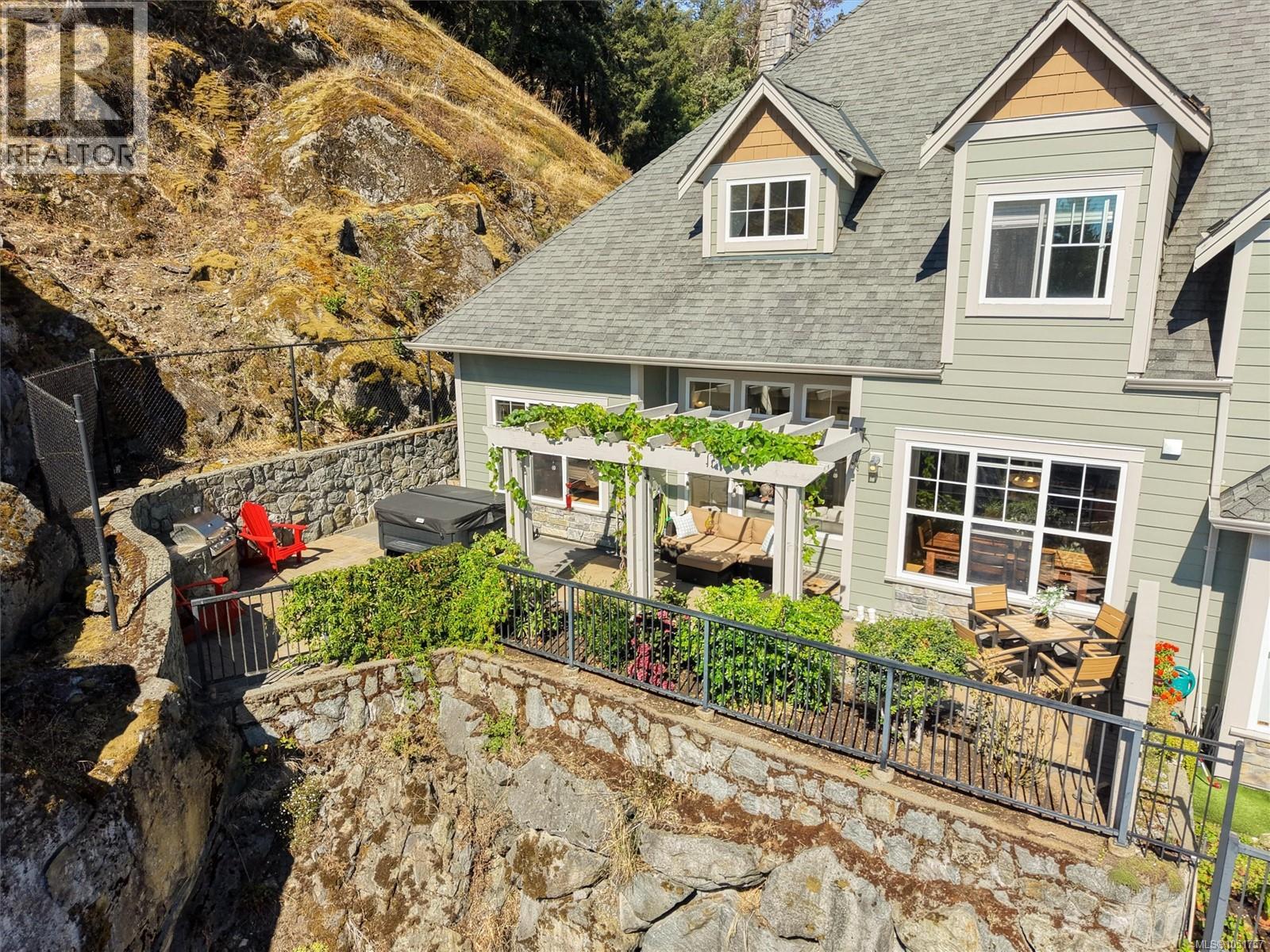 102 945 Bear Mountain Pkwy Property Photo 1