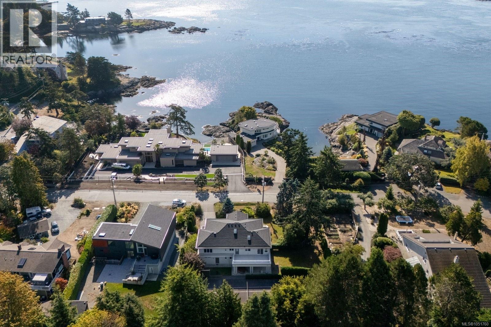 2980 Sea View Rd Property Photo 2