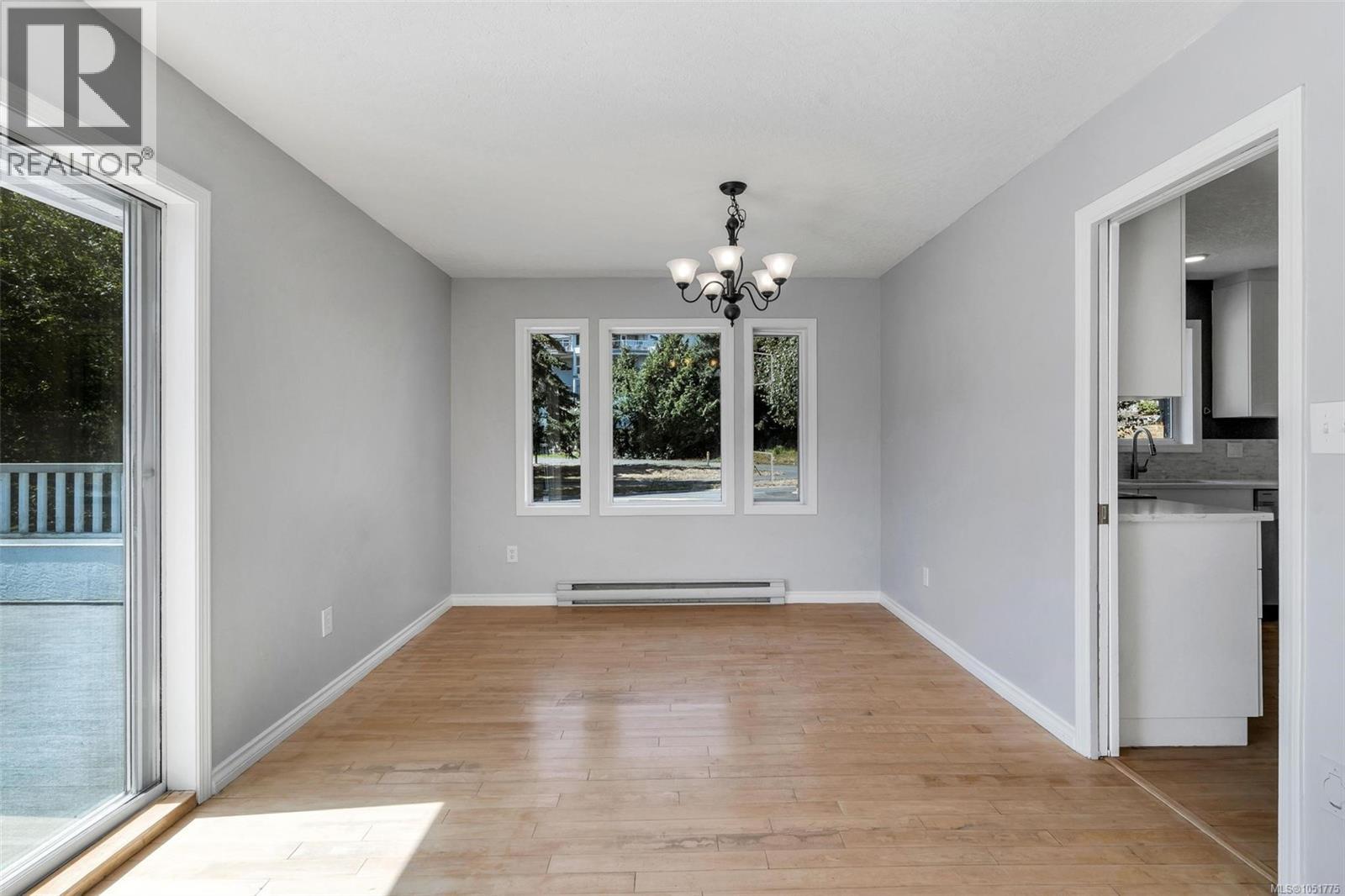 4833 Maplegrove St Property Photo 7