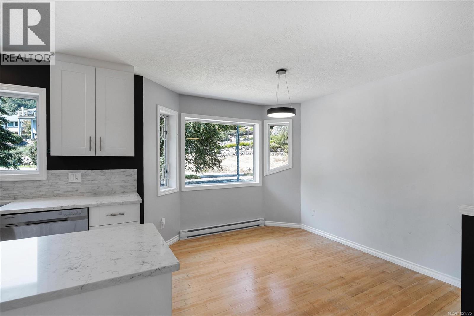 4833 Maplegrove St Property Photo 14