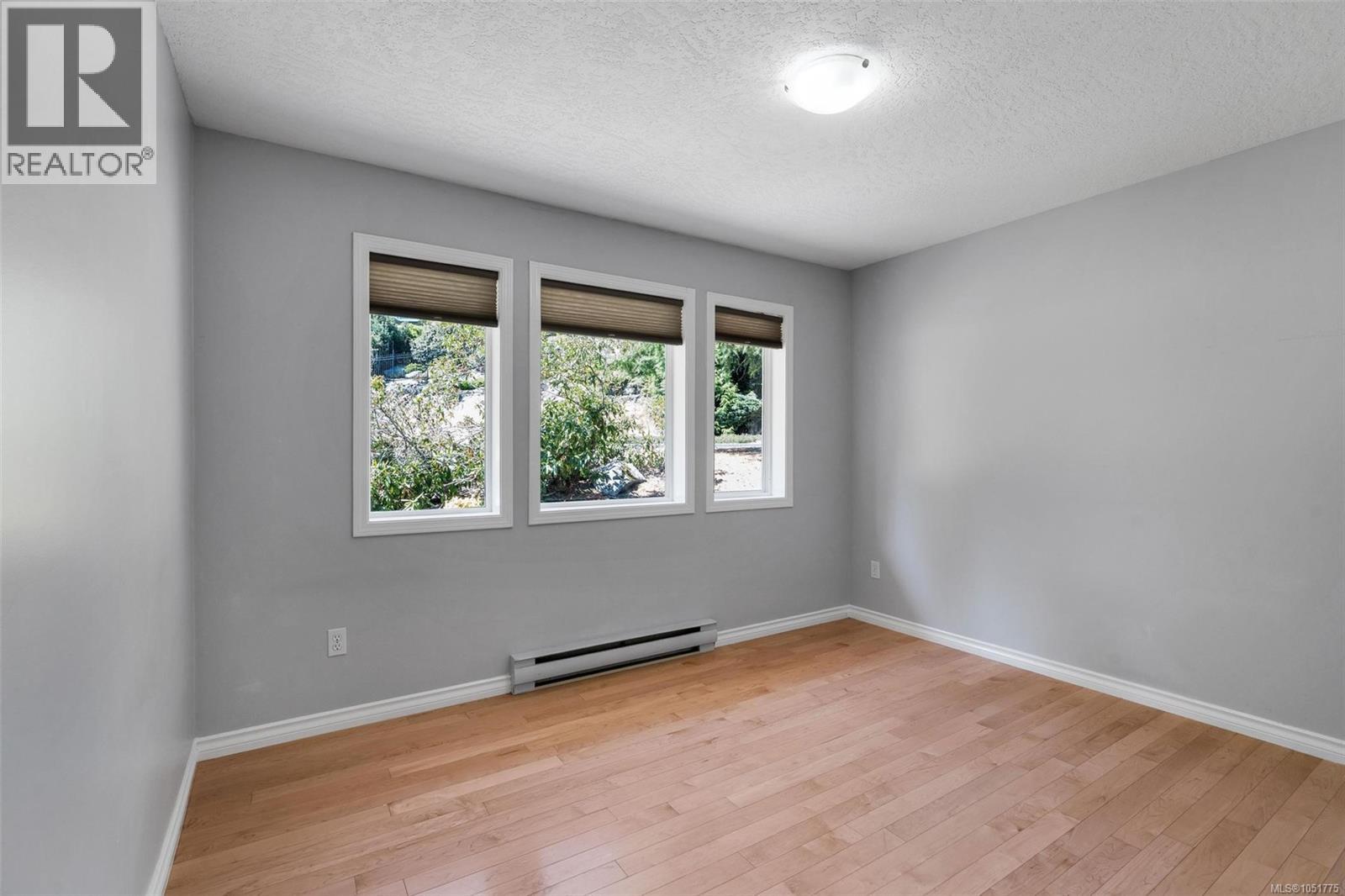 4833 Maplegrove St Property Photo 19