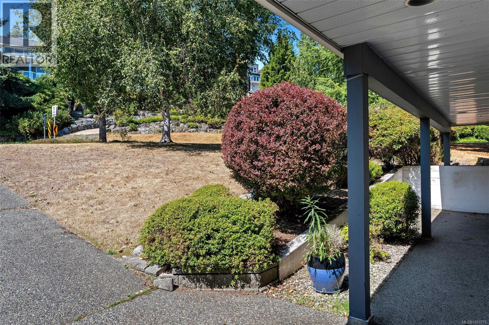 4833 Maplegrove St Property Photo 59
