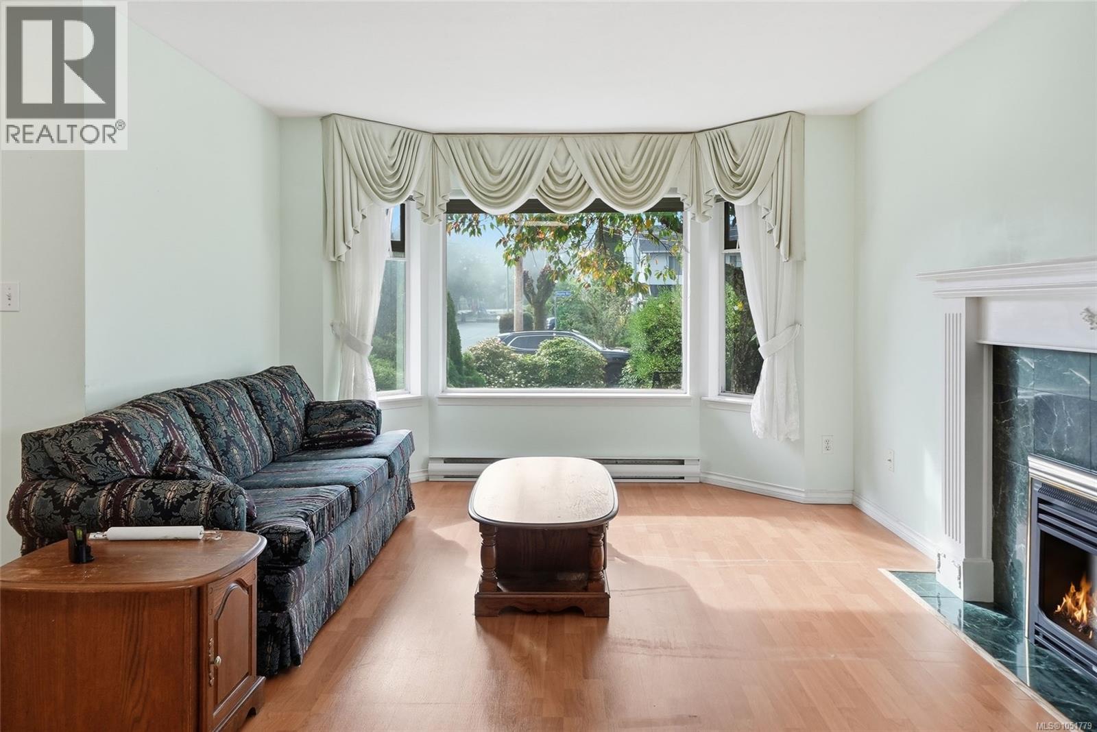 1846 Begonia Way Property Photo 4