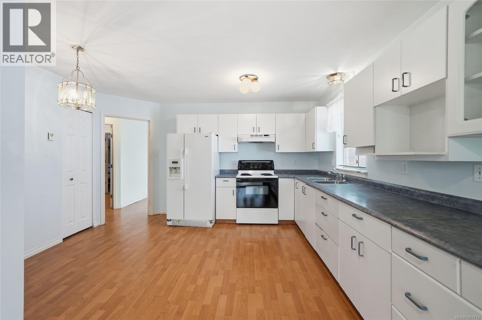 1846 Begonia Way Property Photo 13
