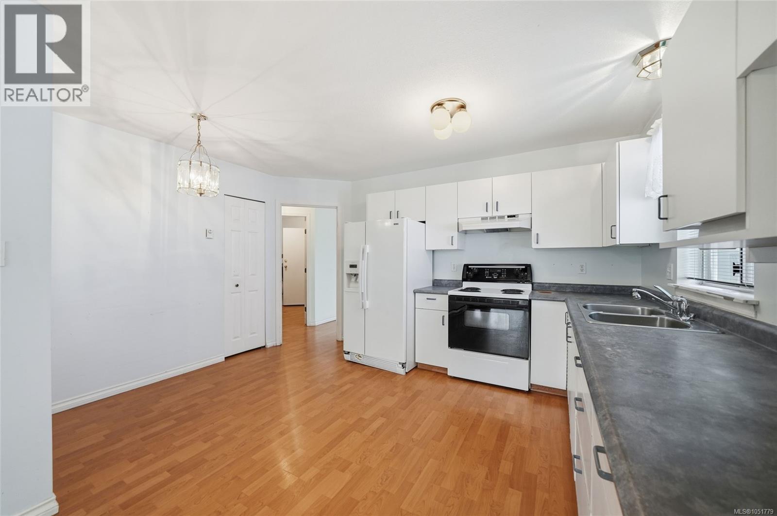 1846 Begonia Way Property Photo 14