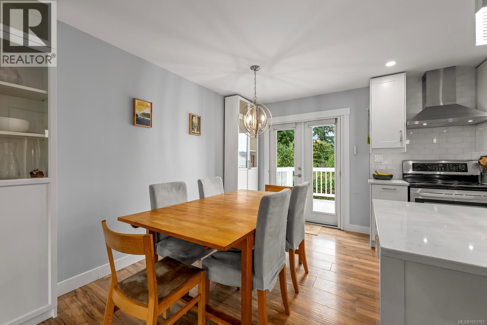 554 Cormorant St Property Photo 13