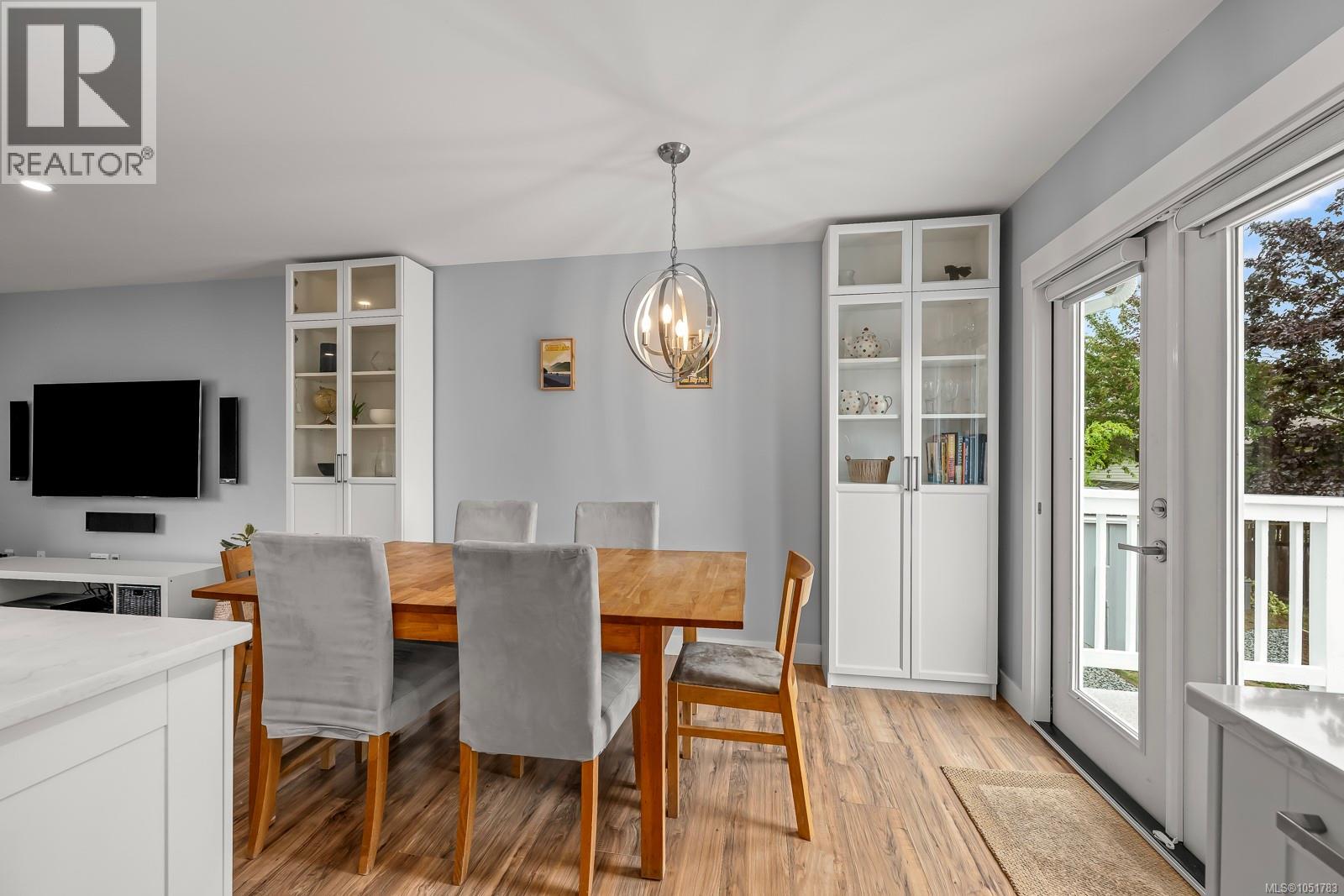554 Cormorant St Property Photo 18