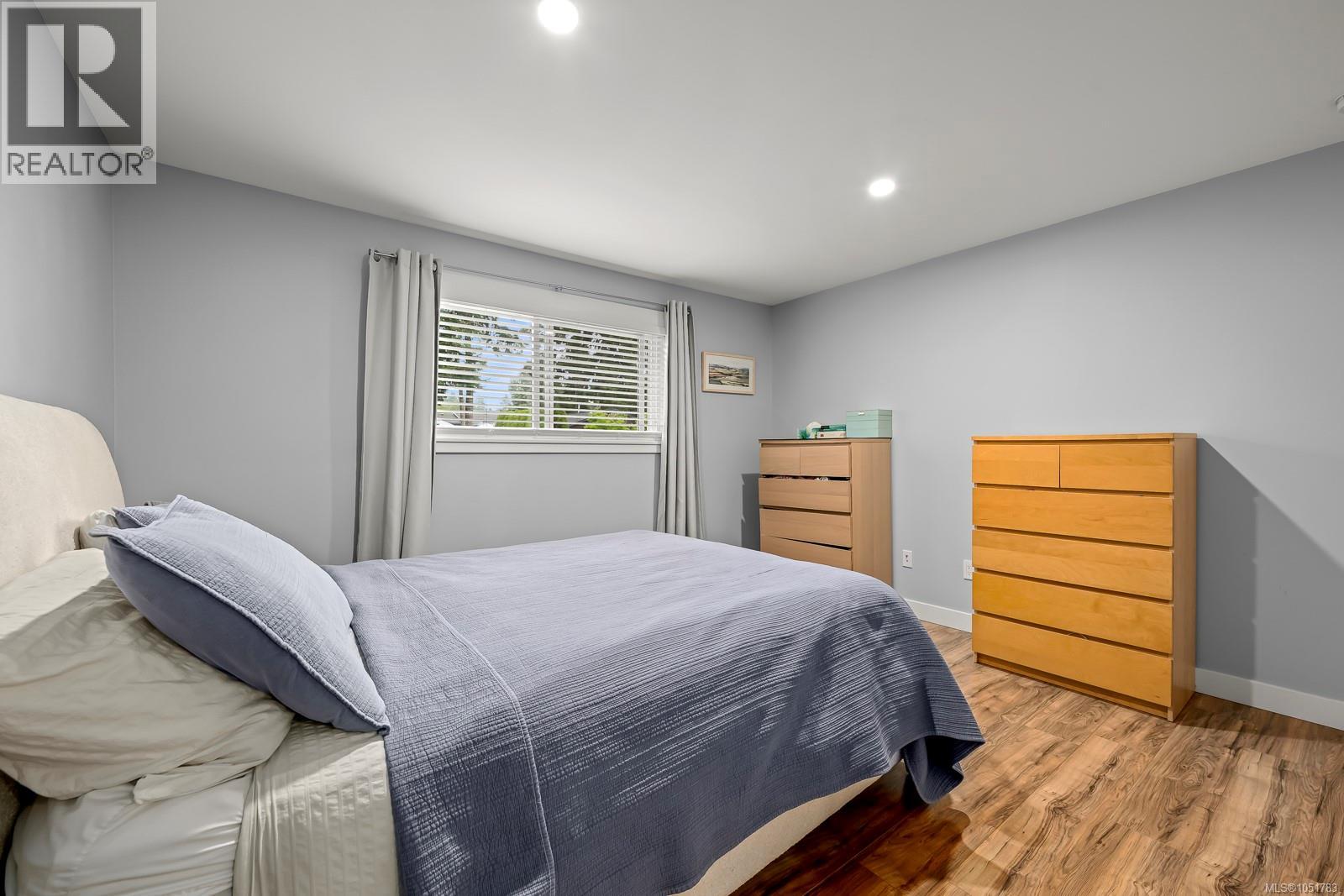 554 Cormorant St Property Photo 24