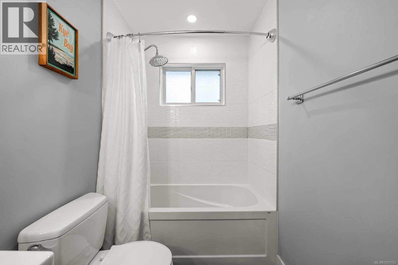 554 Cormorant St Property Photo 25