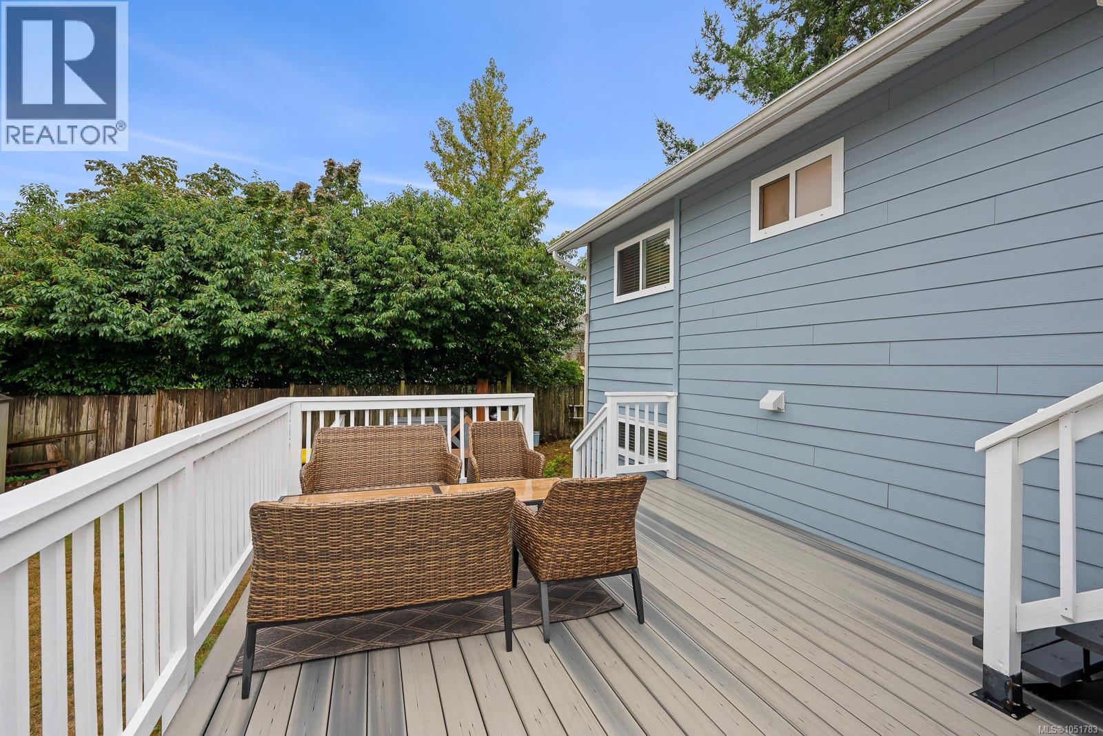 554 Cormorant St Property Photo 27