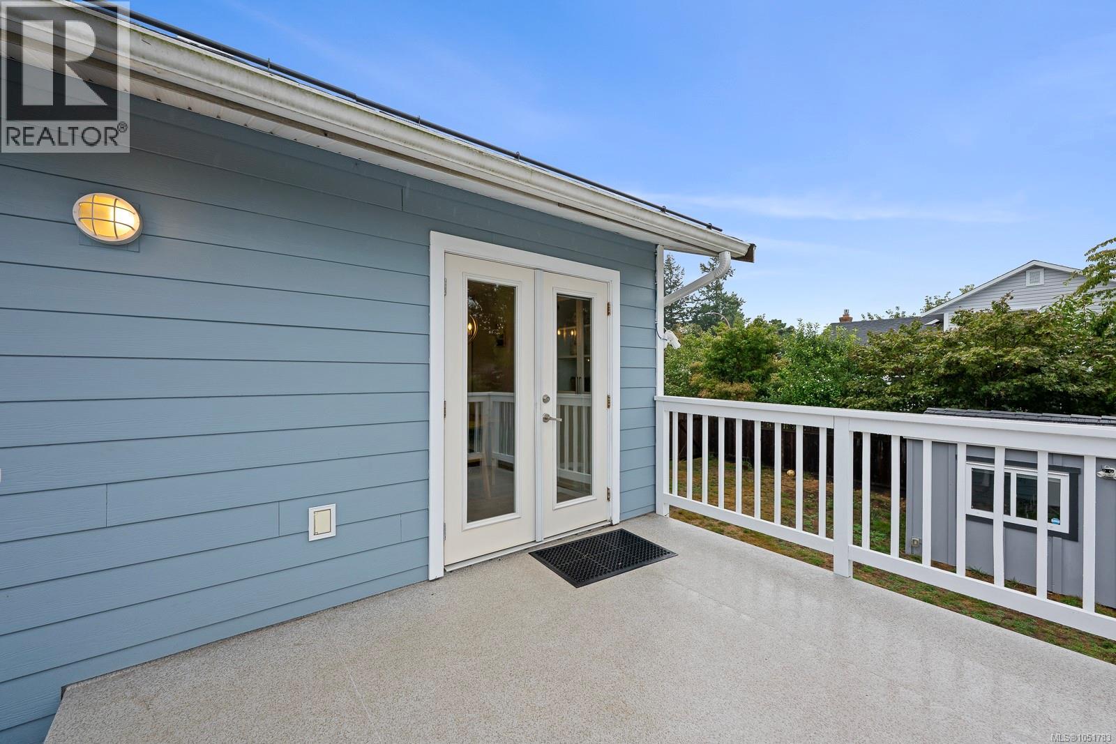 554 Cormorant St Property Photo 33