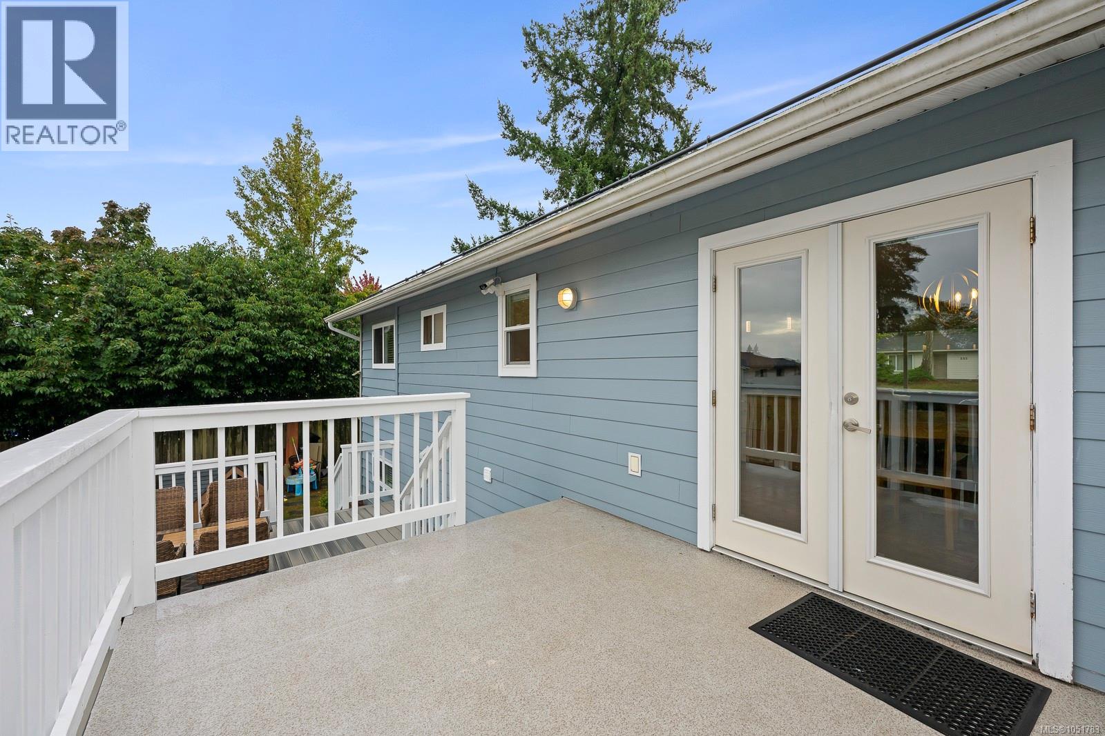 554 Cormorant St Property Photo 34