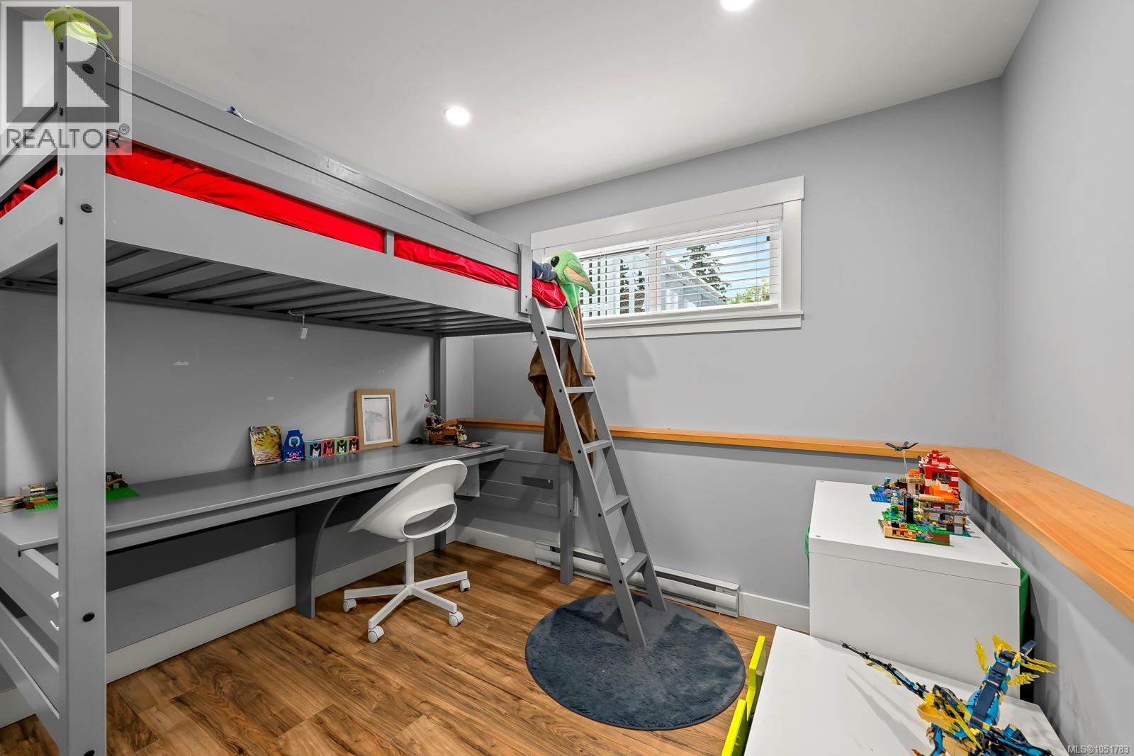 554 Cormorant St Property Photo 42