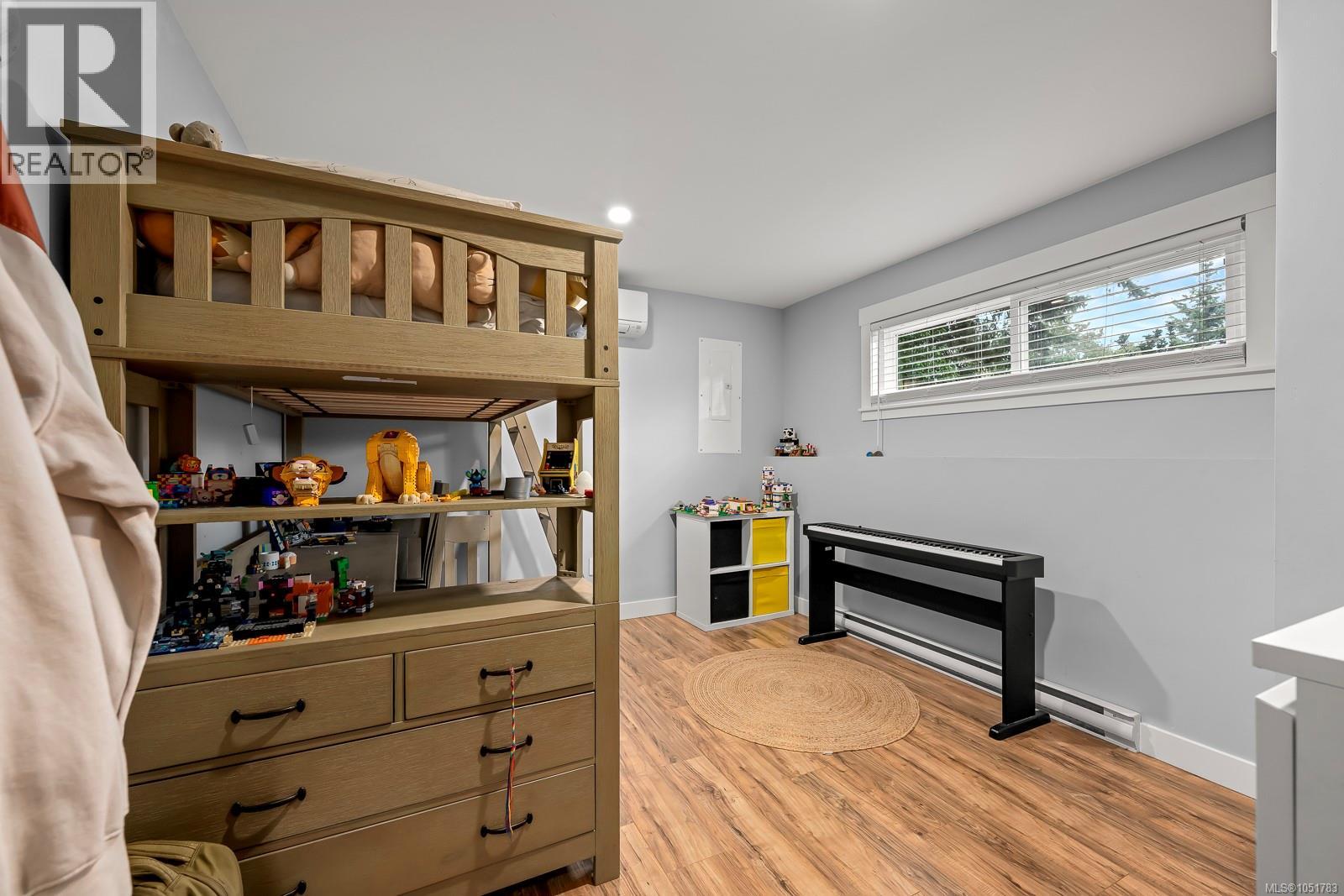 554 Cormorant St Property Photo 43