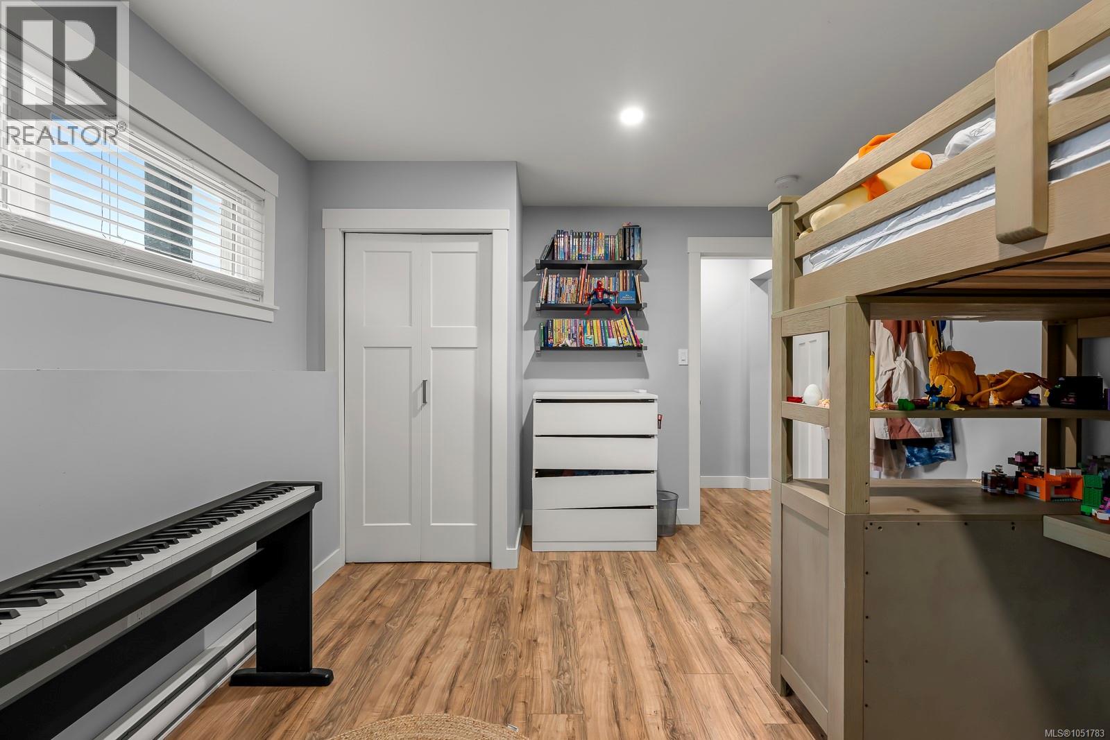 554 Cormorant St Property Photo 45