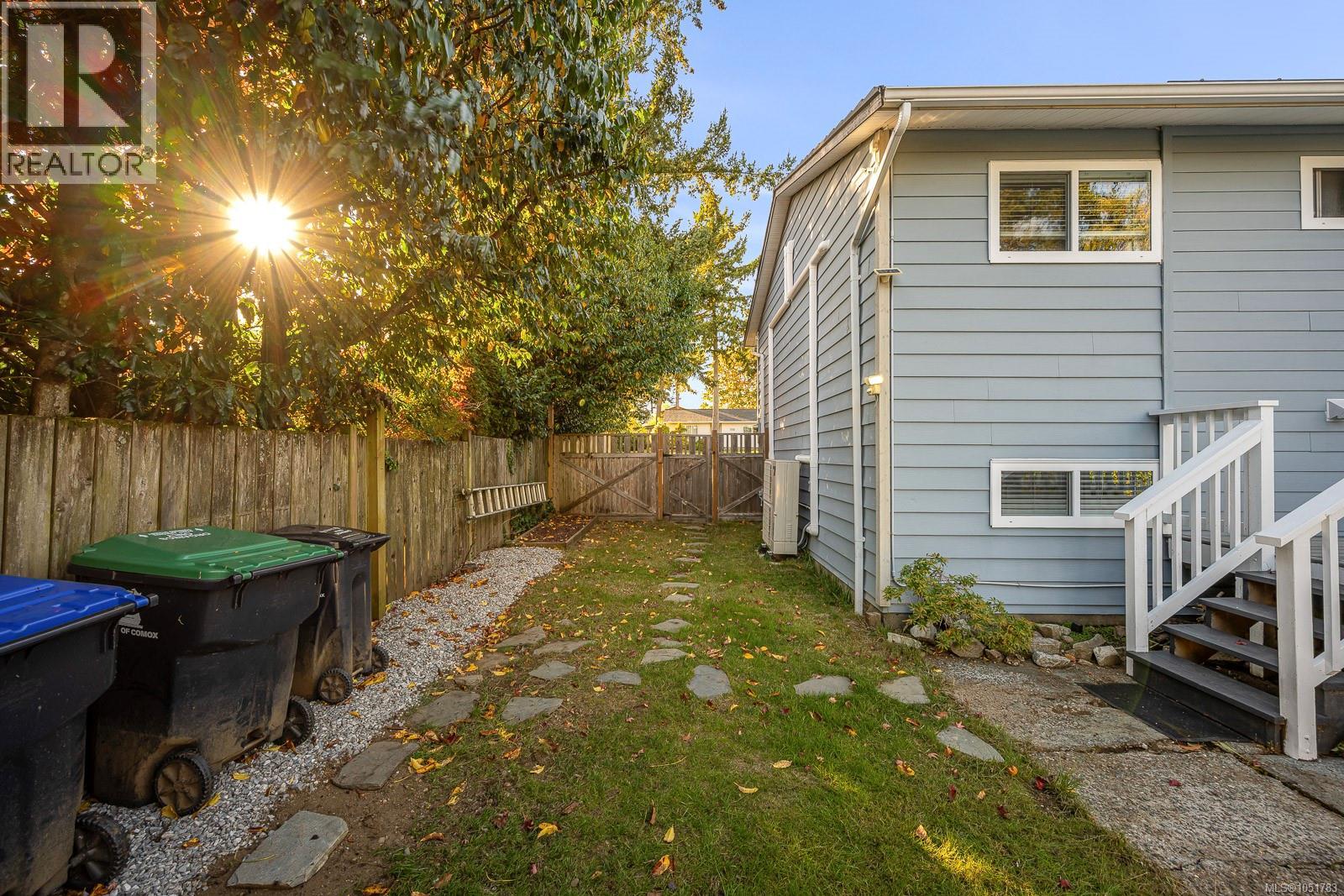 554 Cormorant St Property Photo 62