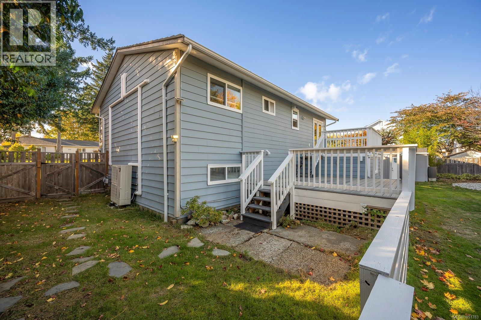 554 Cormorant St Property Photo 63