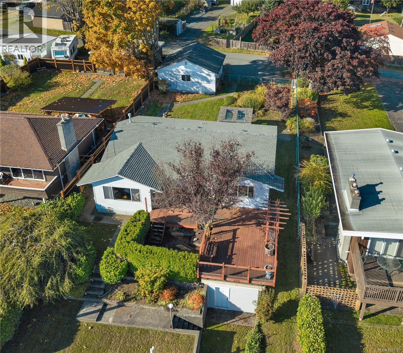 558 Alder St Property Photo 1