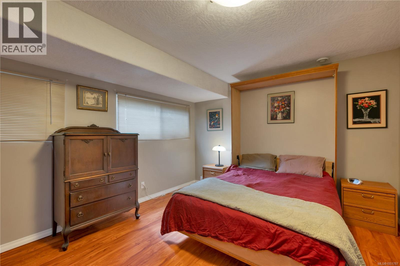558 Alder St Property Photo 19