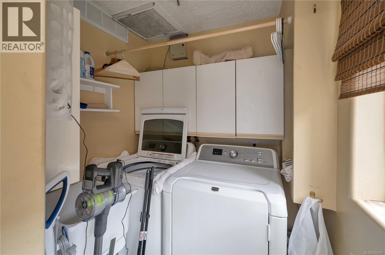 558 Alder St Property Photo 20