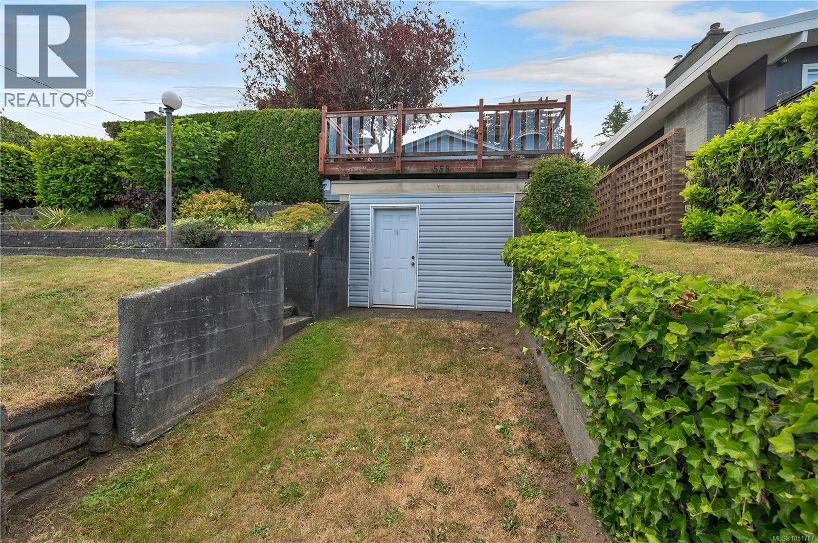 558 Alder St Property Photo 35