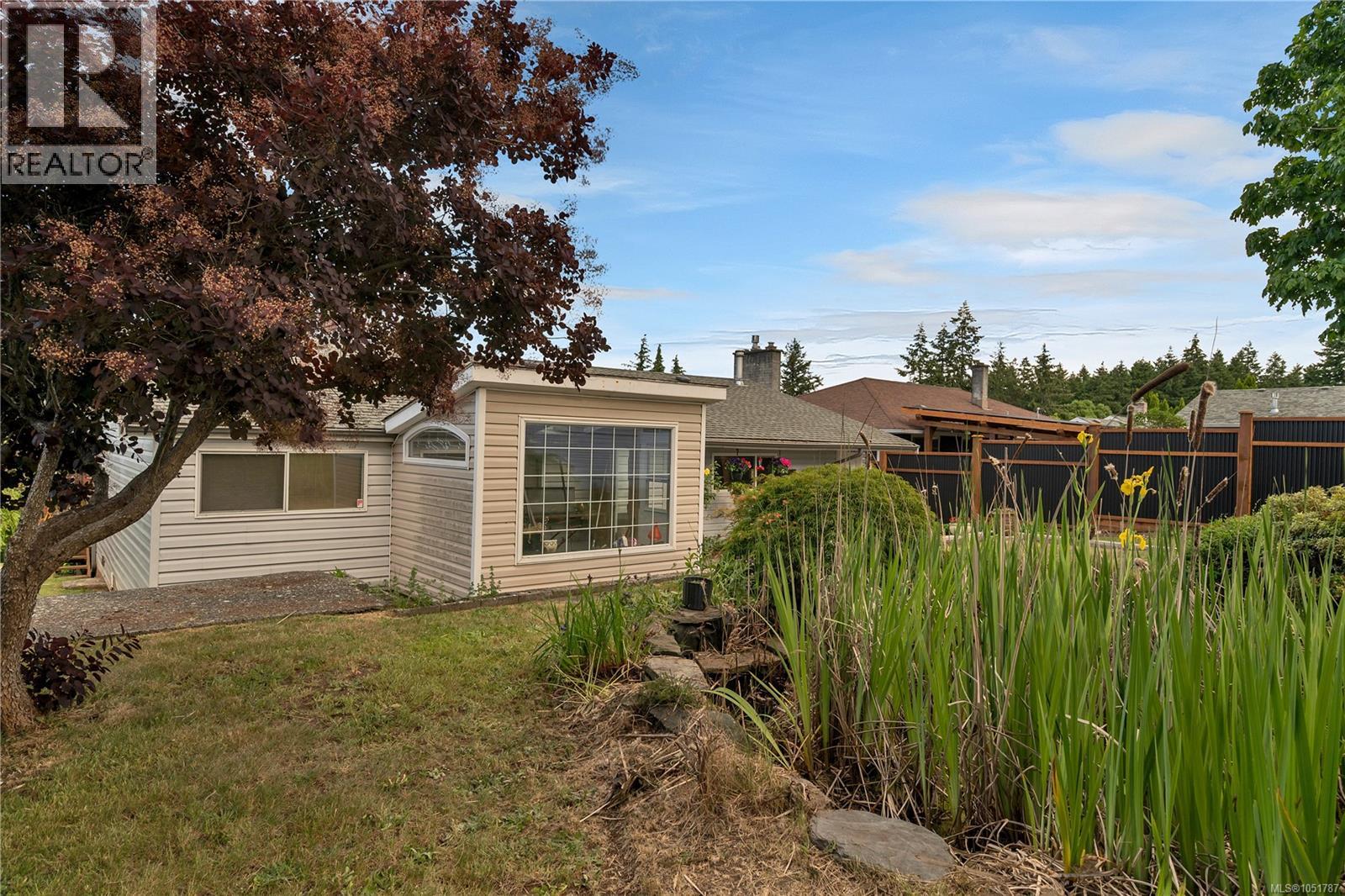 558 Alder St Property Photo 36