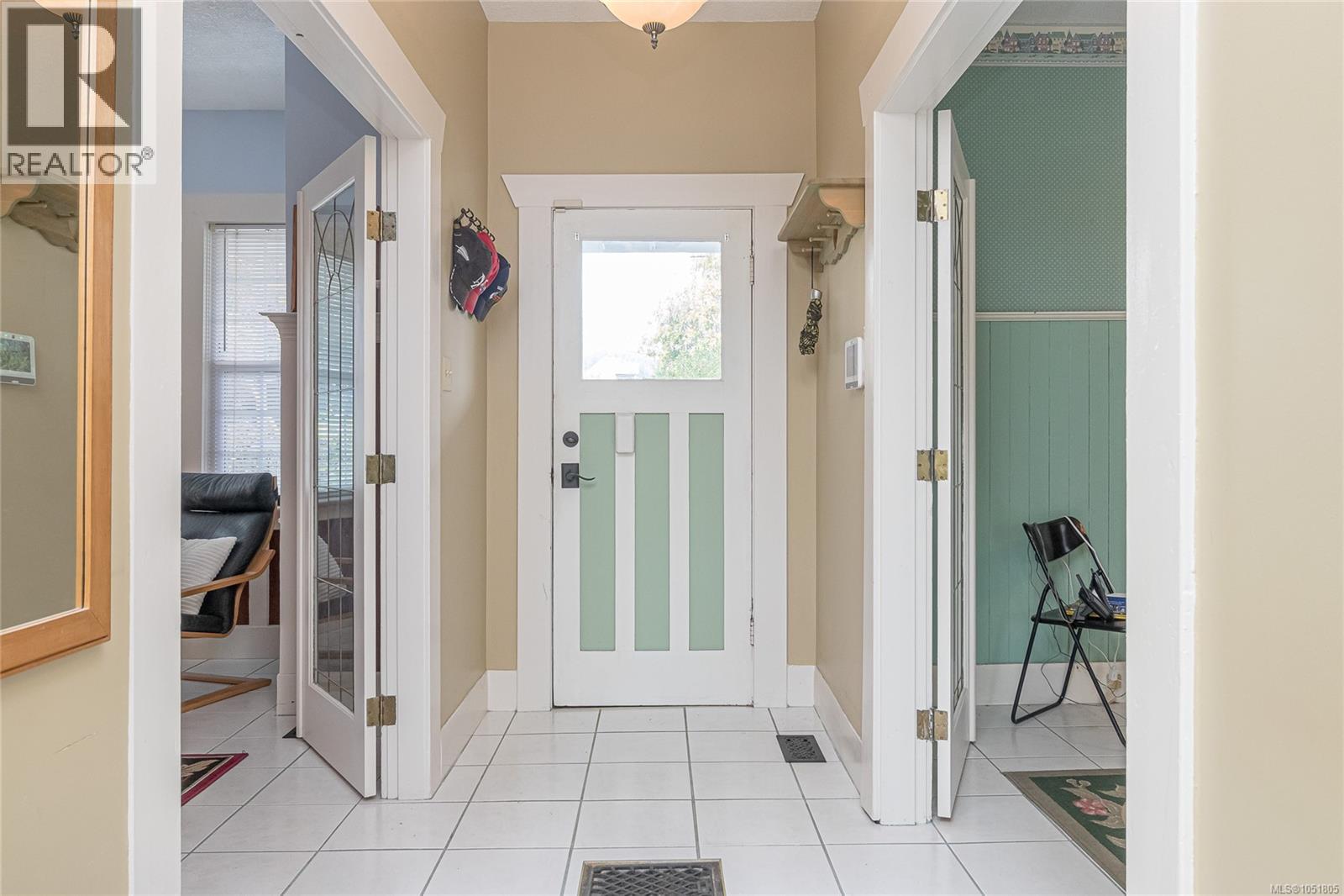 9945 Cedar St Property Photo 10